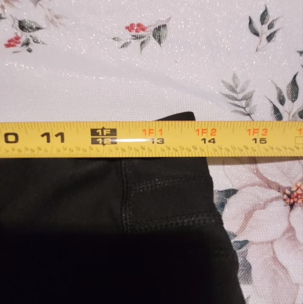 Nike Black Dri Fit Slimming Capri Athletic Yoga Pants Size Small Women